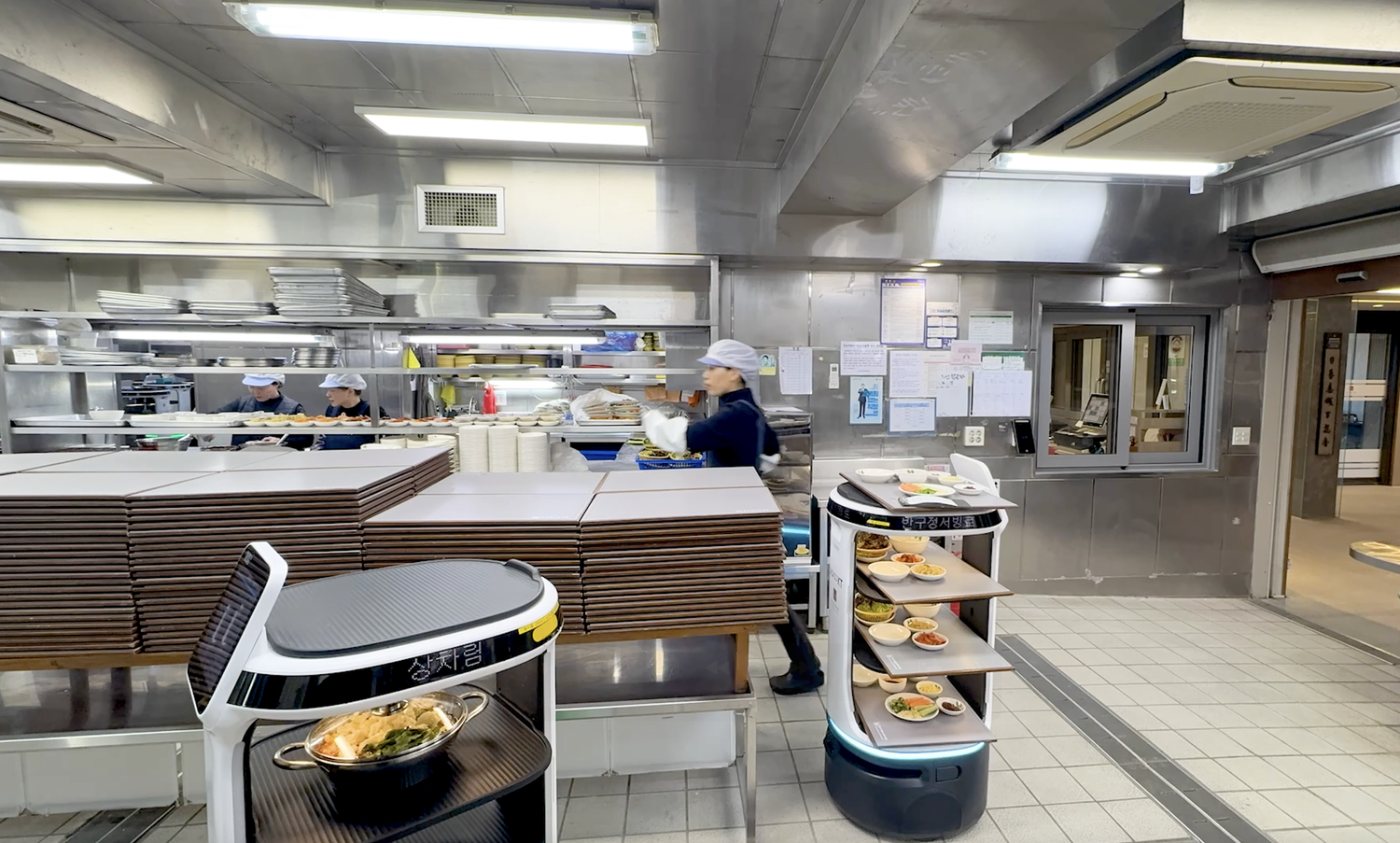 The Power of Collaborative Robot Service — Bear Robotics