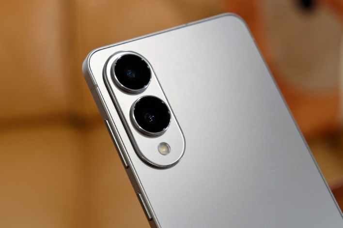 Samsung Galaxy S25 Edge Trims Fat For A Sleek, Slim AI-Powered Smartphone